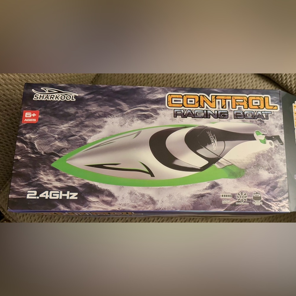 Sharkool Green Remote Control RC Racing Boat  2.4GHz Model H106 Magneto Drive